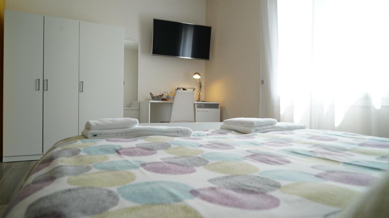 The White Building - Rooms Costermano Esterno foto